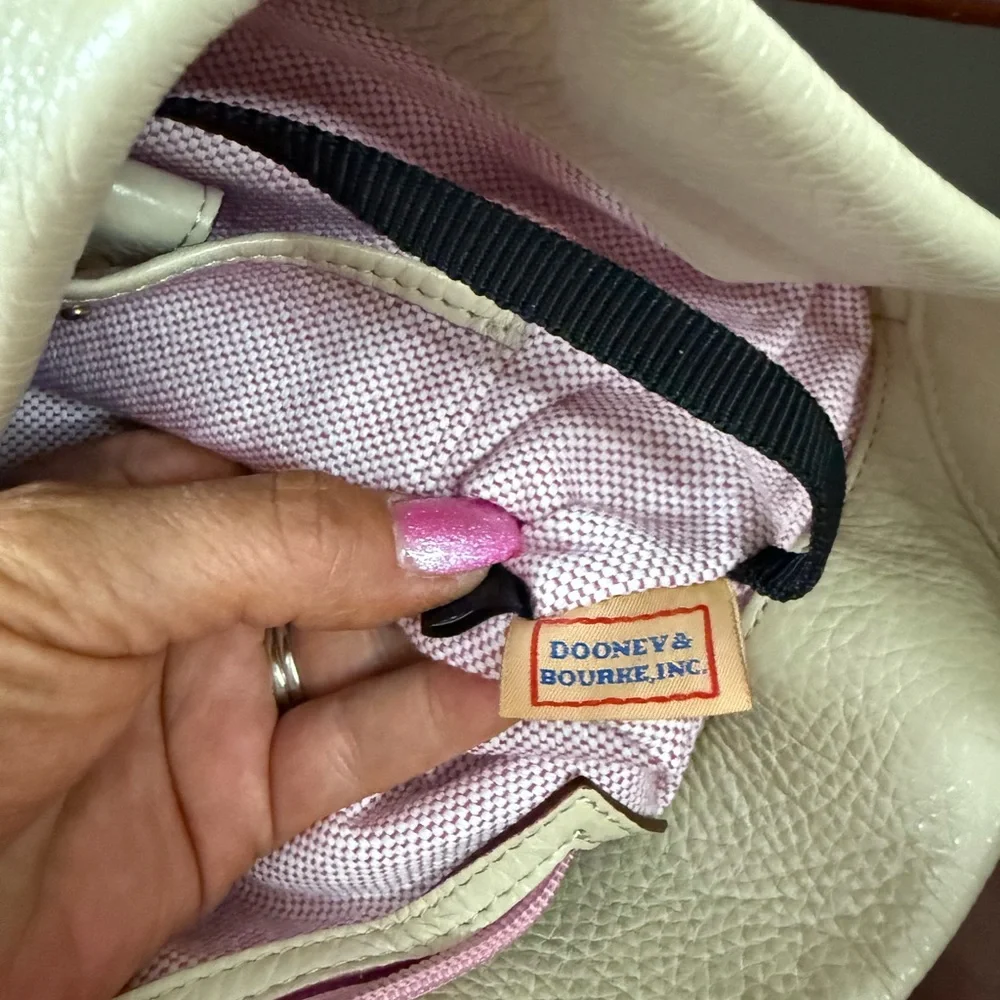 Dooney & Bourke Elegant Cream Leather Women's shoulder bag